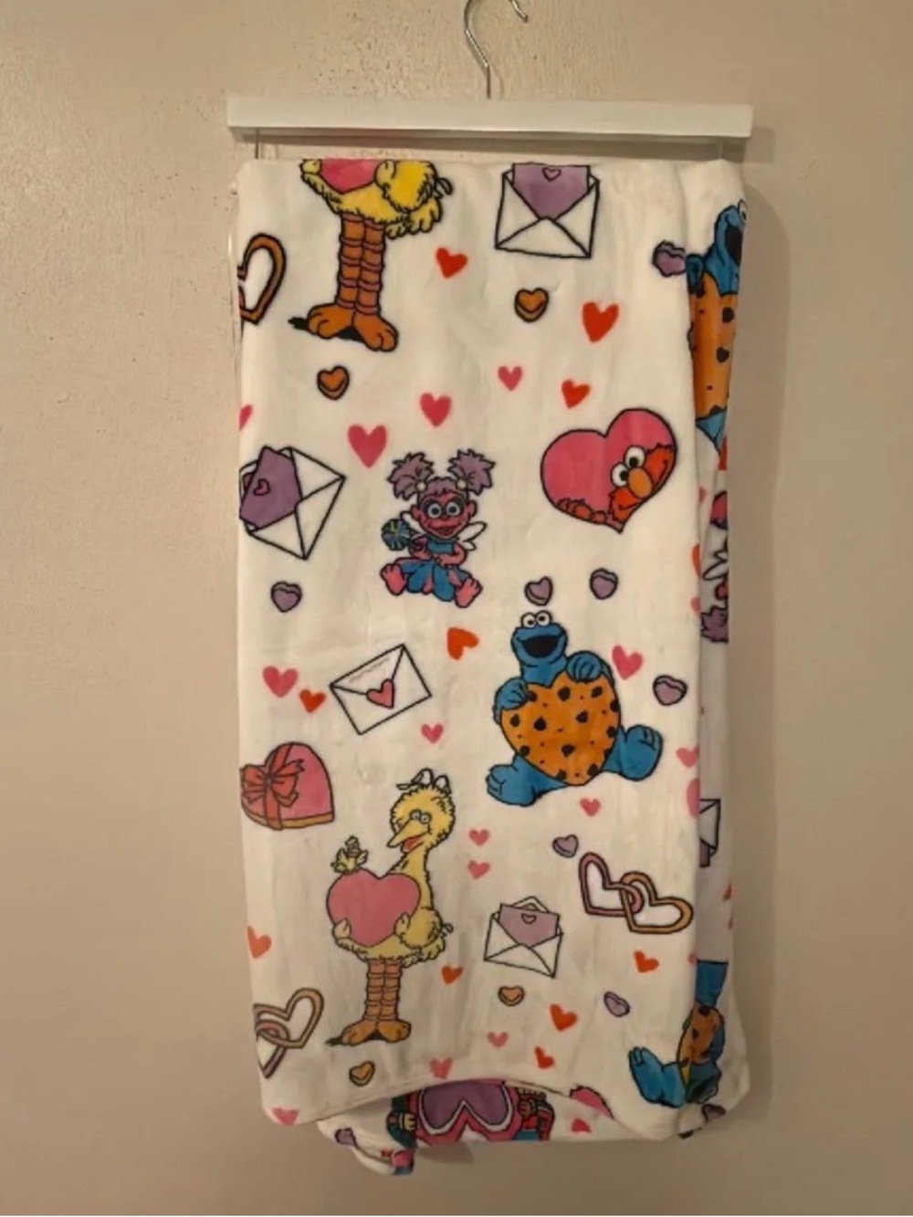 Sesame Street Heart Print Plush Throw Blanket - White with Pink, Blue, Yellow